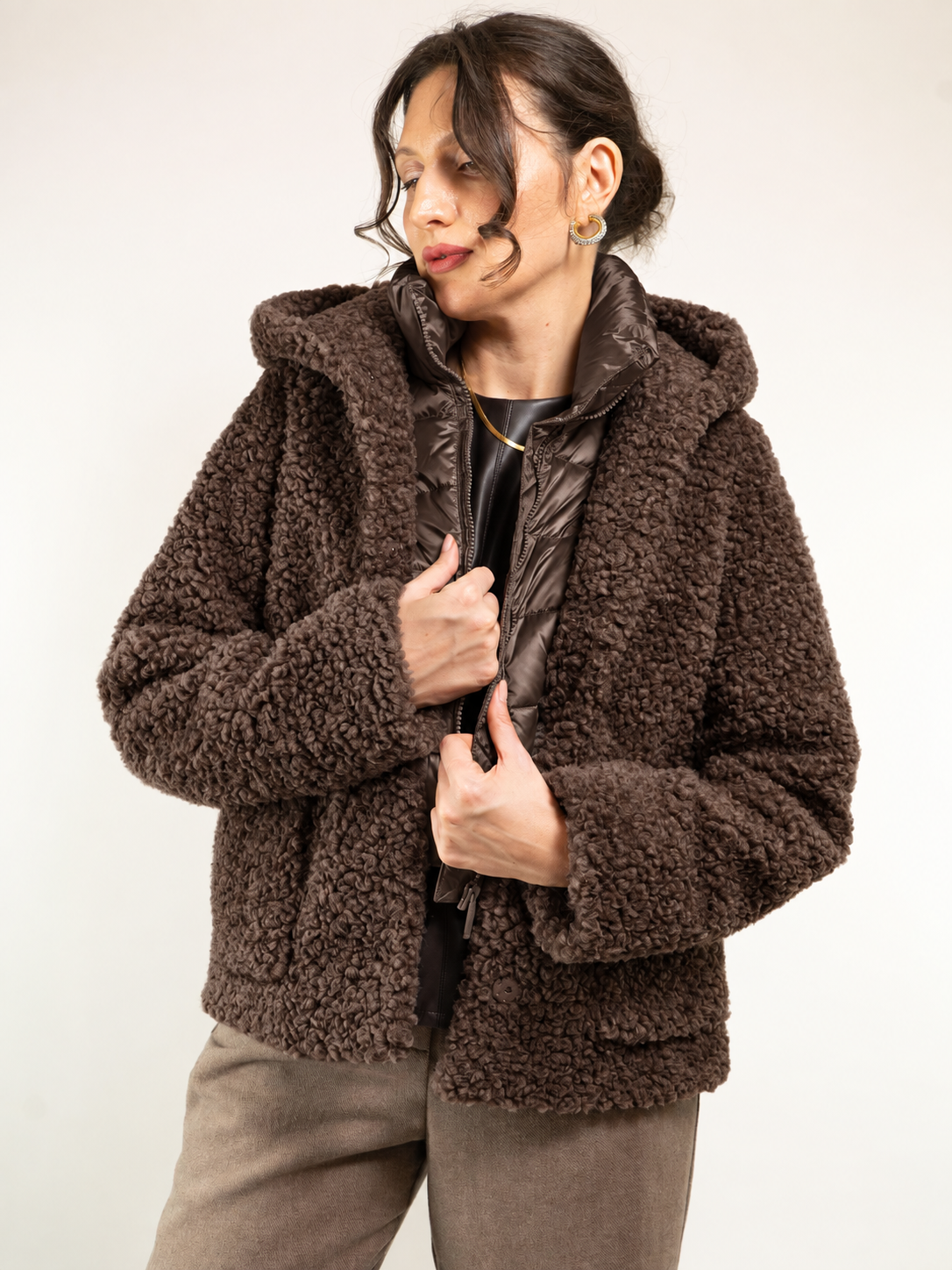 TEDDY CORTO CON CAPPUCCIO E IMBOTTITURA STACCABILE