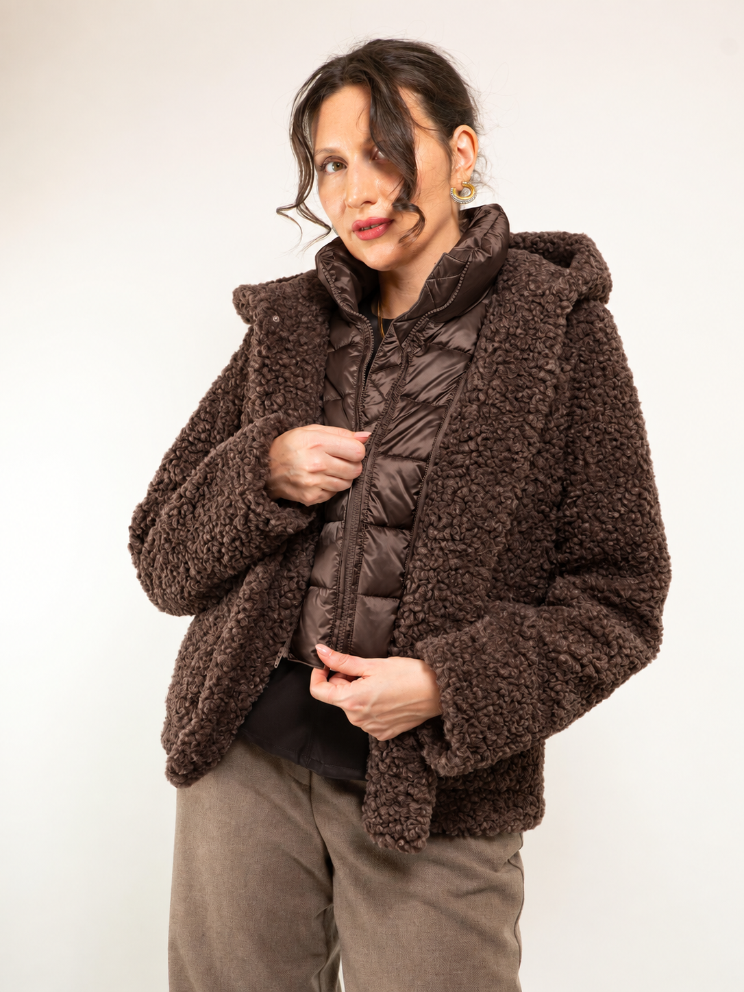 TEDDY CORTO CON CAPPUCCIO E IMBOTTITURA STACCABILE