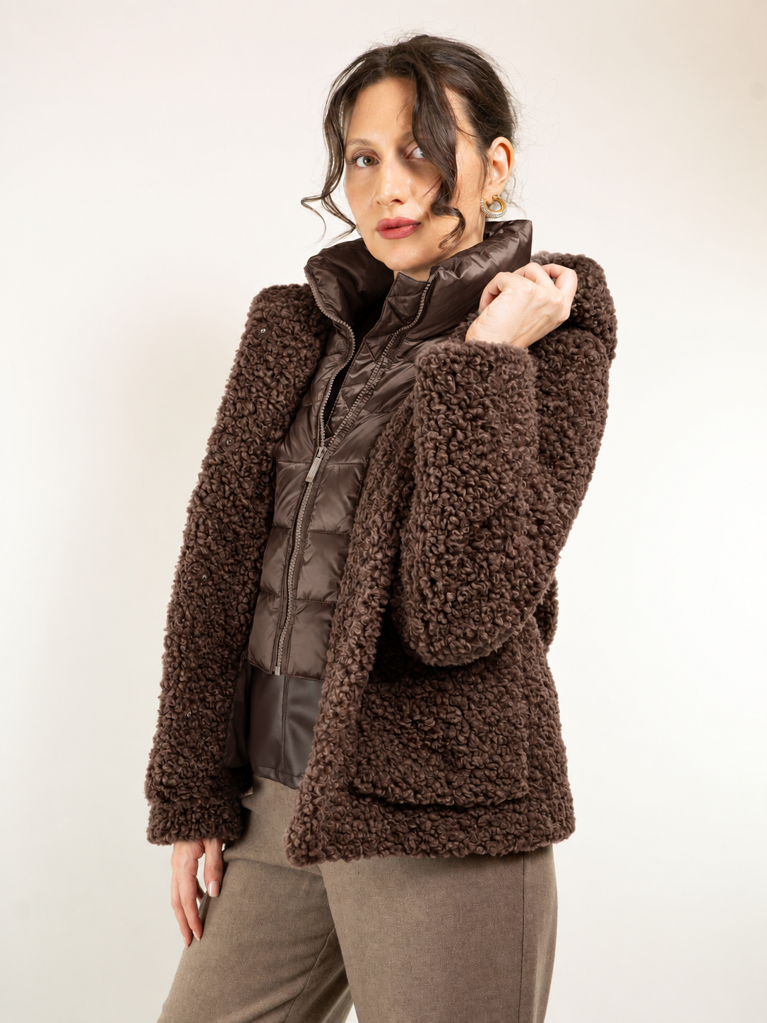 TEDDY CORTO CON CAPPUCCIO E IMBOTTITURA STACCABILE