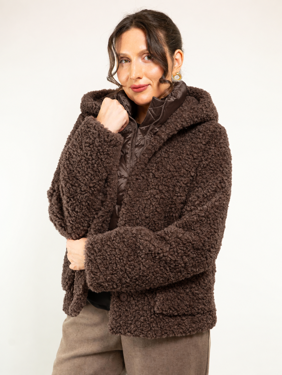 TEDDY CORTO CON CAPPUCCIO E IMBOTTITURA STACCABILE