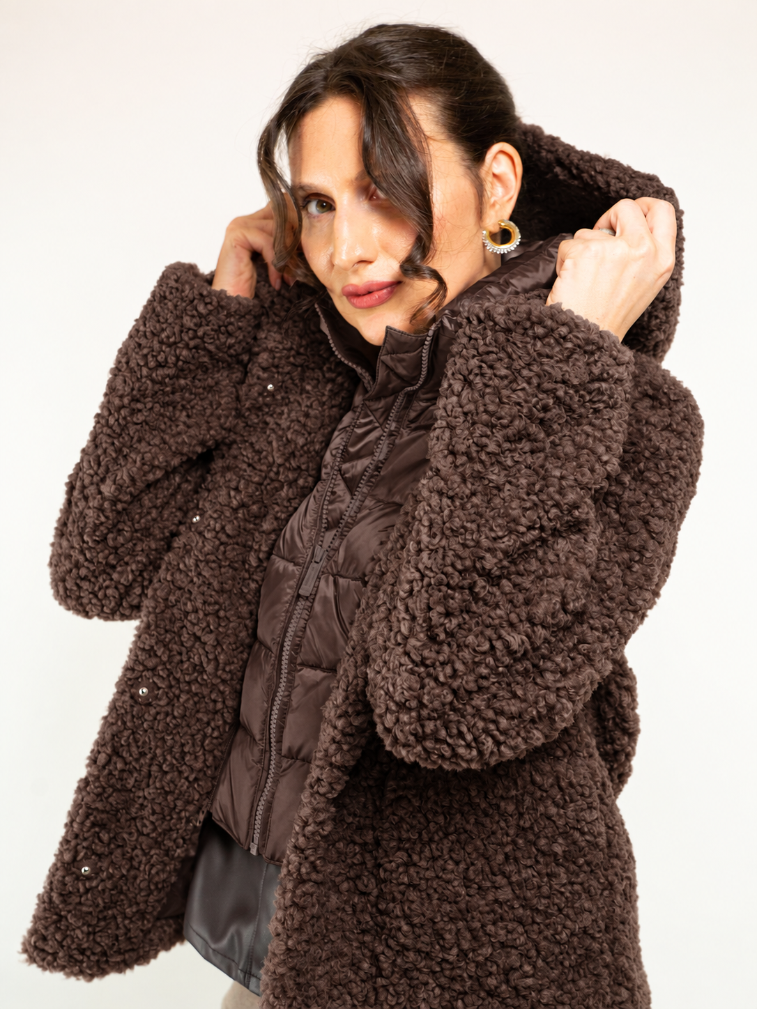 TEDDY CORTO CON CAPPUCCIO E IMBOTTITURA STACCABILE