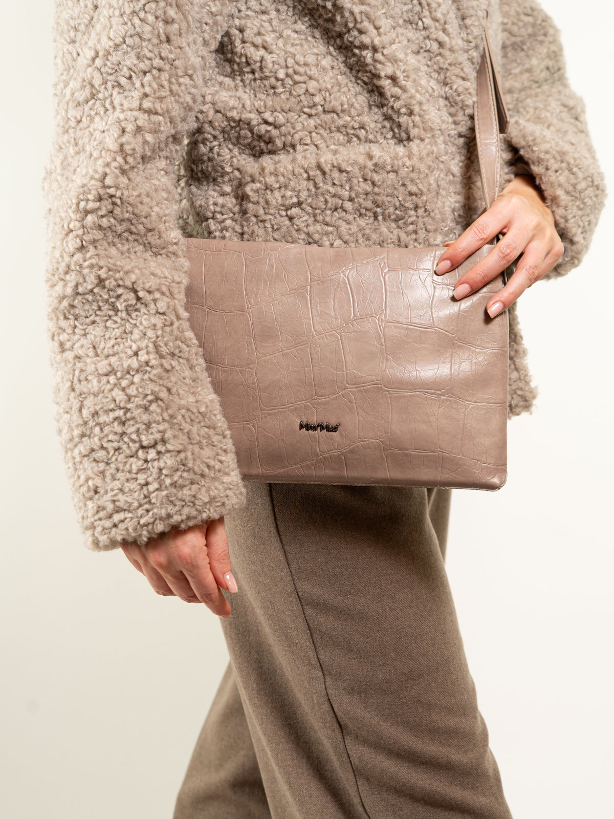 BORSA A BUSTA CON TRACOLLA EFFETTO COCCO