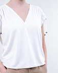 Blusa con scollo a V e dettaglio spalla