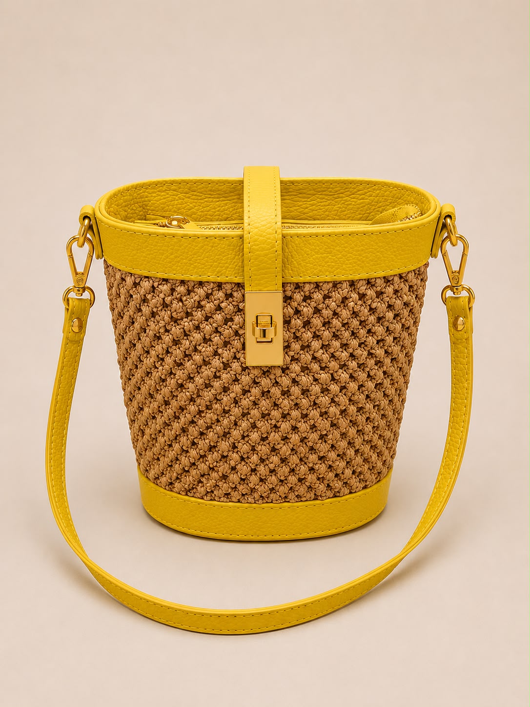 Borsa secchiello in pelle e rafia con tracolla
